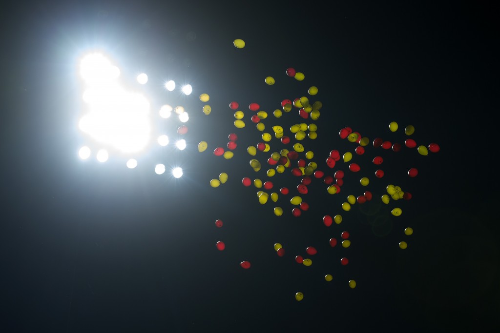DEVENTER - Go Ahead Eagles - Sparta Rotterdam, Jupiler League, voetbal, seizoen 2015-2016, Stadion De Adelaarshorst, 02-10-2015, roodgele ballonnen
