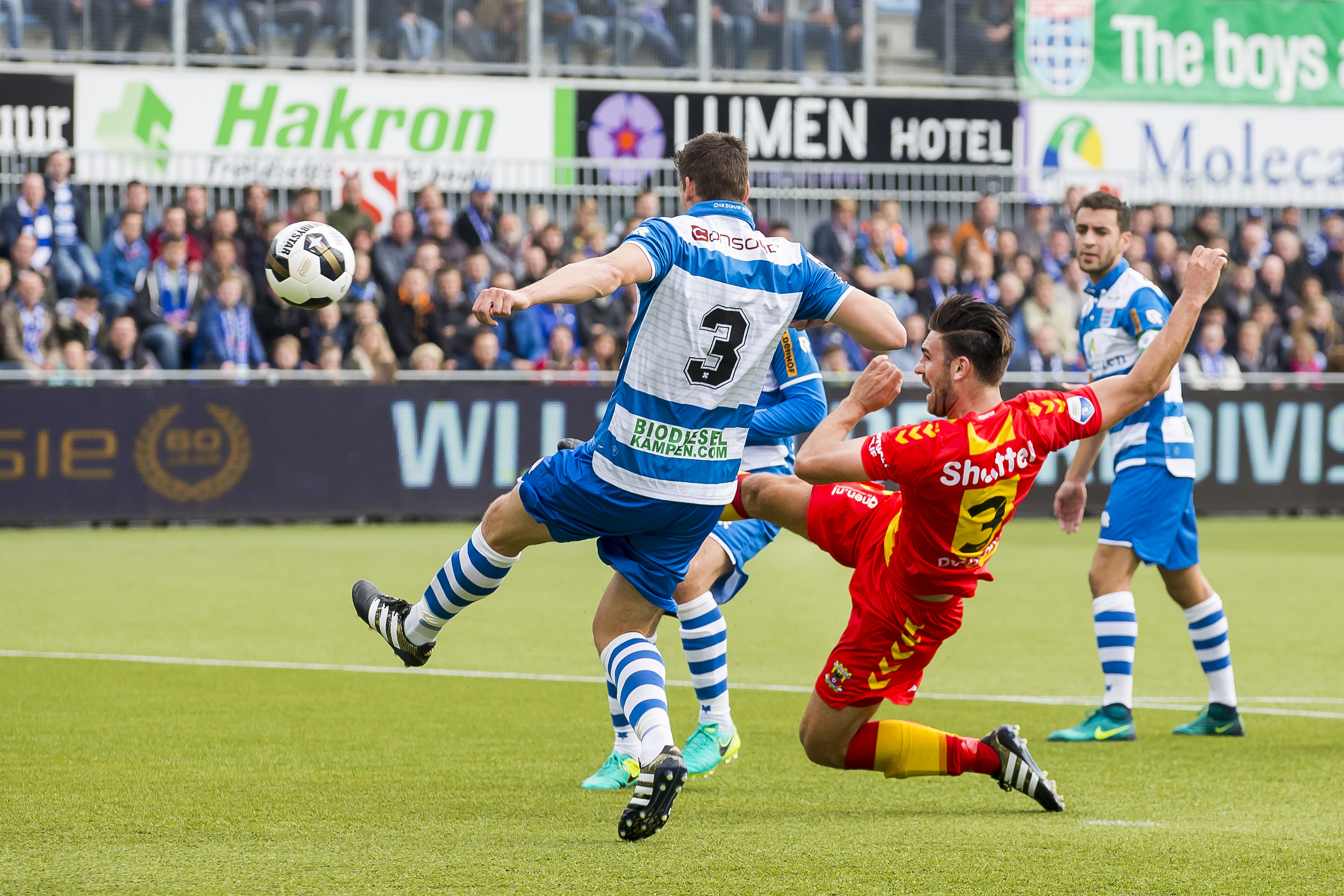 ZWOLLE - PEC Zwolle - Go Ahead Eagles, Eredivisie, voetbal, seizoen 2016-2017, Mac3Dos Park stadion, 30-10-2016, GA Eagles speler Sander Fischer (r) scoort de 1-1, doelpunt